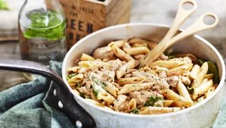 Kycklingpasta med spenat och parmesan