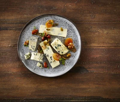 Honeyed nuts with apricots