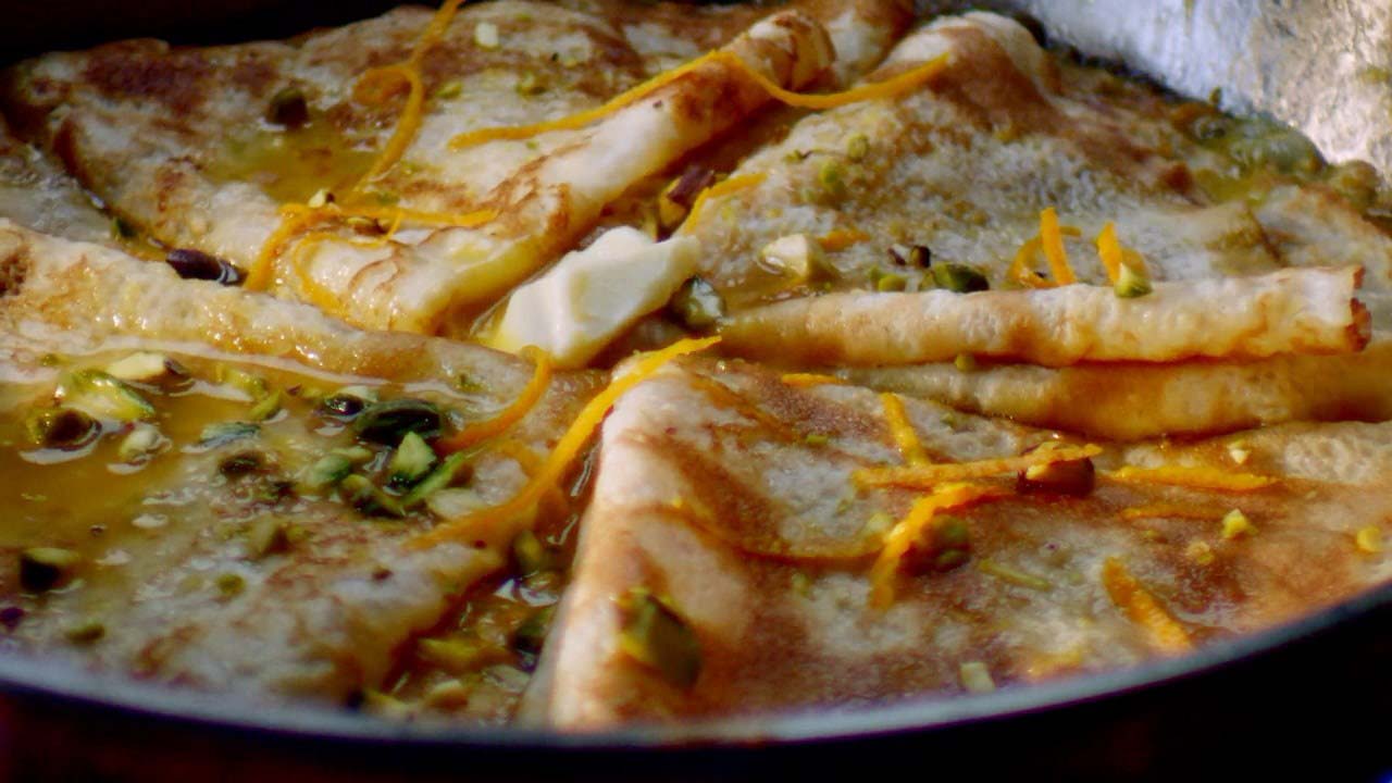 Pancakes with orange &amp; cardamom butter sauce | Lurpak®
