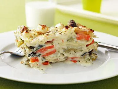 En smakrik och saftig lasagne med skivade och tärnade rotfrukter. Vi lagar den även på rotfruktsmos ibland.