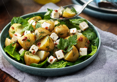 Spinat- og potetsalat