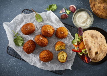 Pitabrød med falafel
