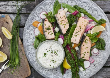 Inkokt lax med svensk Caesarsås