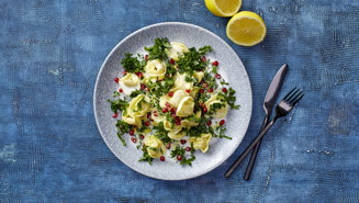 Tortellini med grønkål og granatæble