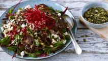 Köttfärsbiffar med röda bönor och blomkålscouscous