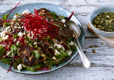 Köttfärsbiffar med röda bönor och blomkålscouscous