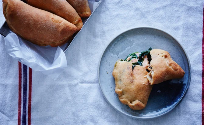 Pierogi met zalm, spinazie en Castello Creamy Blue