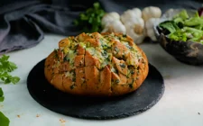 CHEESY GARLIC PULL-APART BREAD