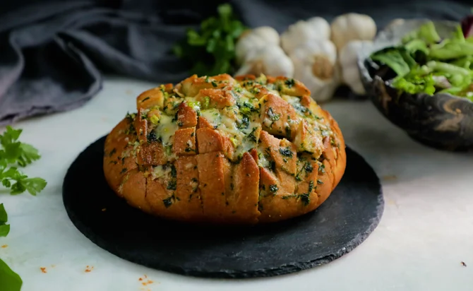 CHEESY GARLIC PULL-APART BREAD