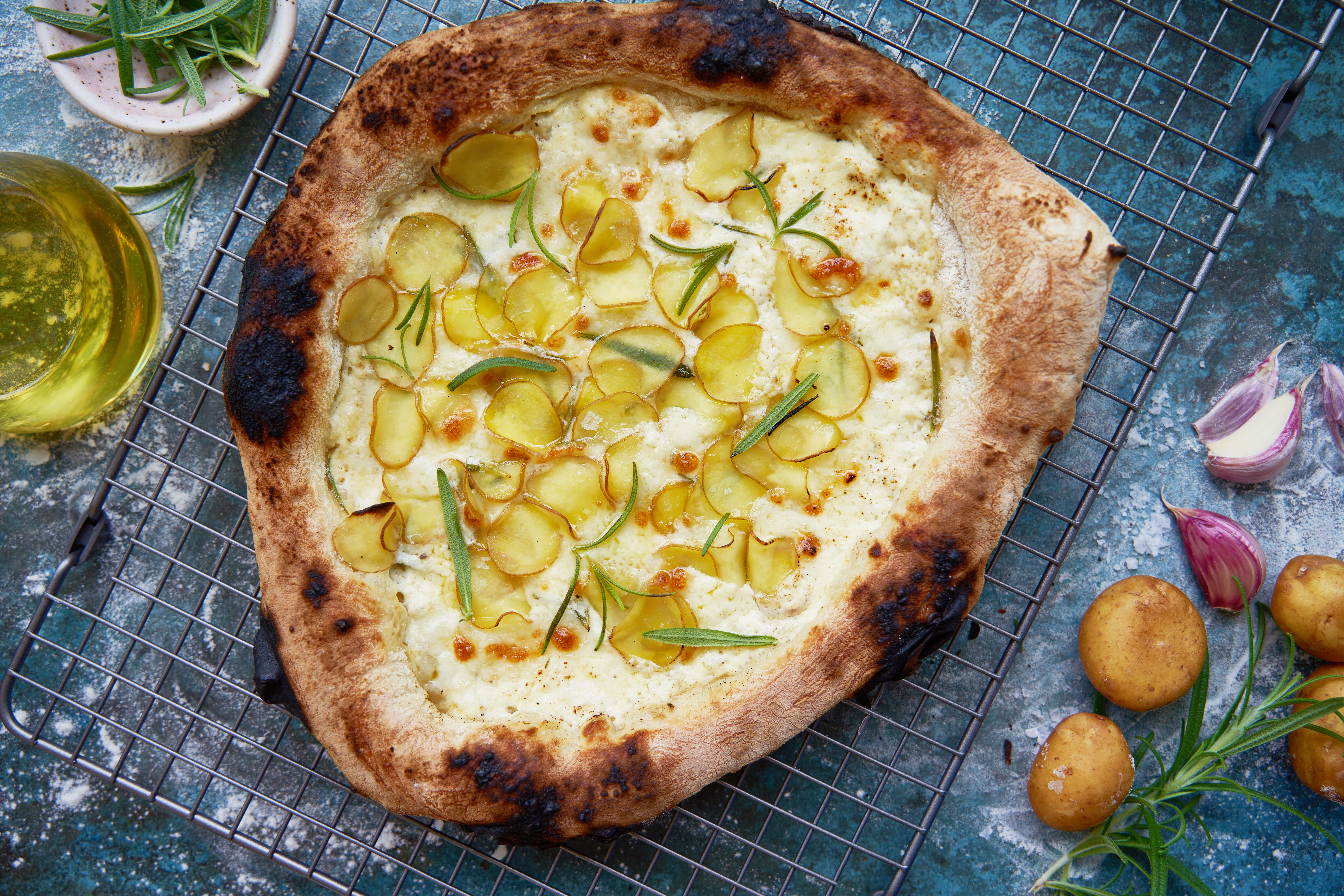 Pizza bianco opskrift på hvid pizza med kartofler Arla