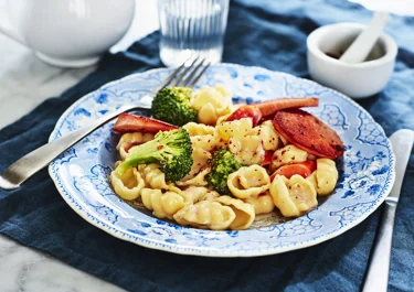 Falukorv med ost- och pepparpasta