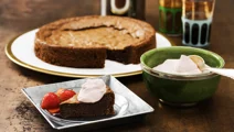 Kardemummakryddad mudcake med vispgrädde