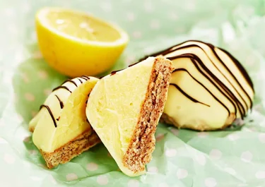 Biskvier med vit choklad och citron