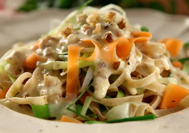 Ostpasta med valnötter
