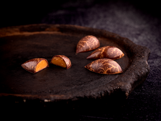 Chocolats fins au tonka et caramel fondant, parfaits pour les fêtes