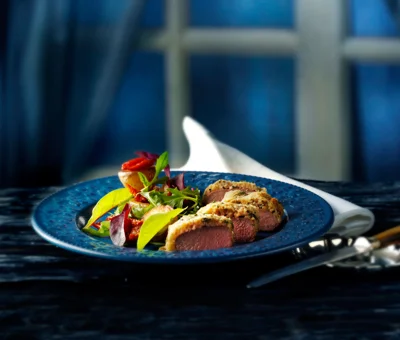 Lammefilet med tapenade og lun salat