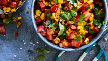 Frisk tomatsalsa med ristede majs