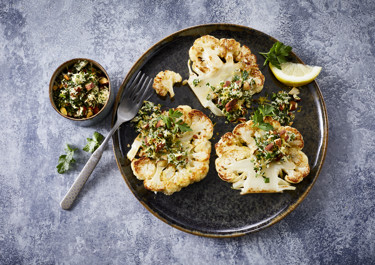 Blomkålssteaks med oste-gremolata