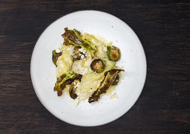 Helstekt rotselleri med variation på kål och kräm på Svecia