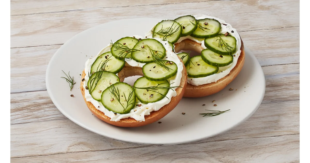 Bagel au concombre, à l'aneth et au poivre avec fromage à la crème original Tre Stelle