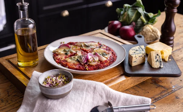 VEGETARIAN PIZZA WITH CAULIFLOWER AND BLUE CHEESE