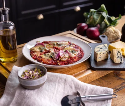 VEGETARPIZZA MED BLOMKÅL
