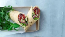 Wraps met rosbief en skyr-crème