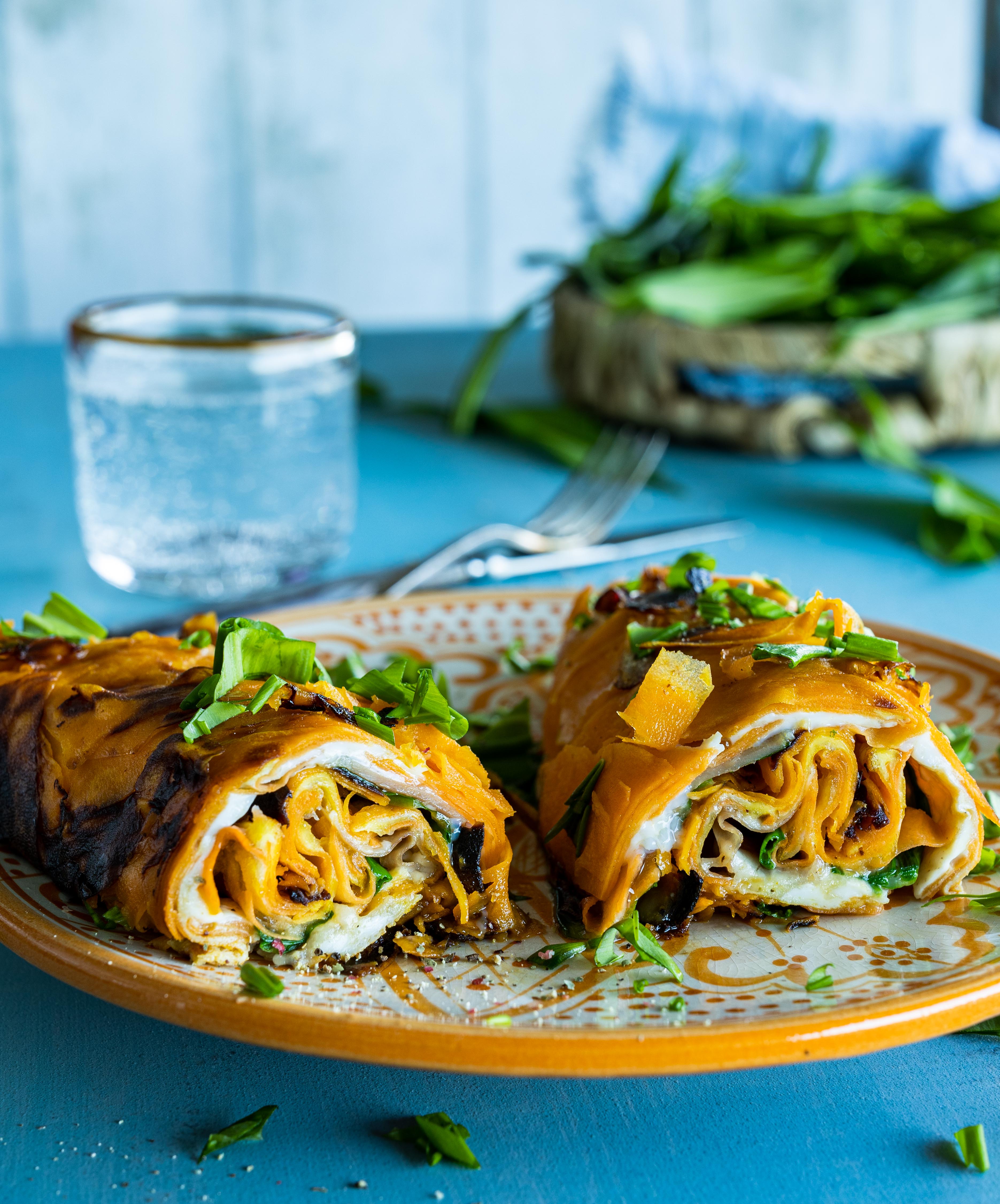 Omelet med sød kartoffel og ramsløg