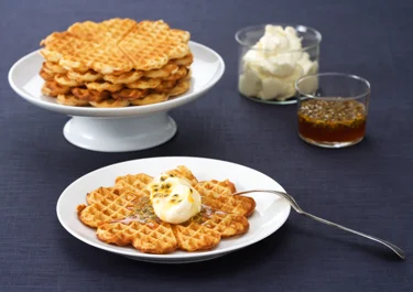 Våfflor med passionsfruktssirap