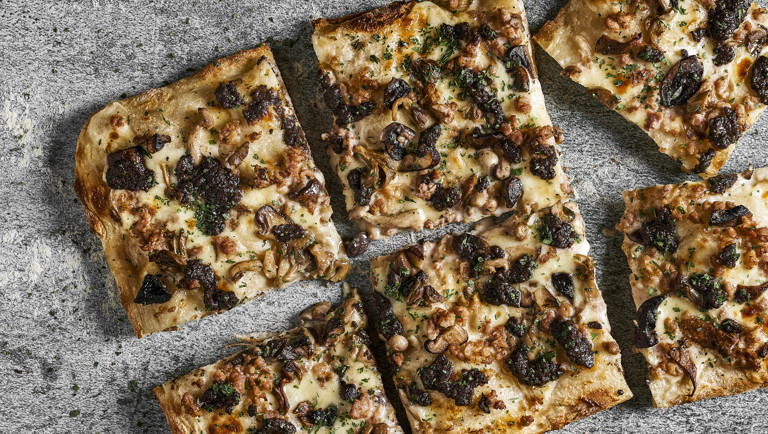 Tryffeli-makkara-pannupizza