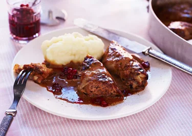 Kåldolmar med gräddsky