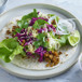Vegetarisk taco med ärtguacamole och sötsyrlig rödkål 