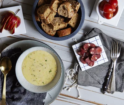 Fondue with Havarti, white wine and tarragon