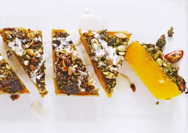 Het pumpa med örter, svecia och pumpakärnor