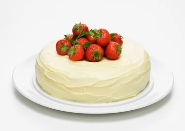 Rabarber och jordgubbsmoussetårta