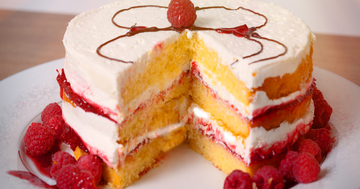 Raspberry Cake Recipe | Arla UK