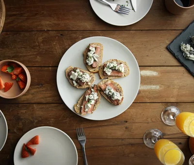 Steak crostini with Castello Traditional Danish Blue