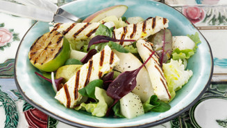 Halloumijuustoa ja meloni-päärynäsalaattia