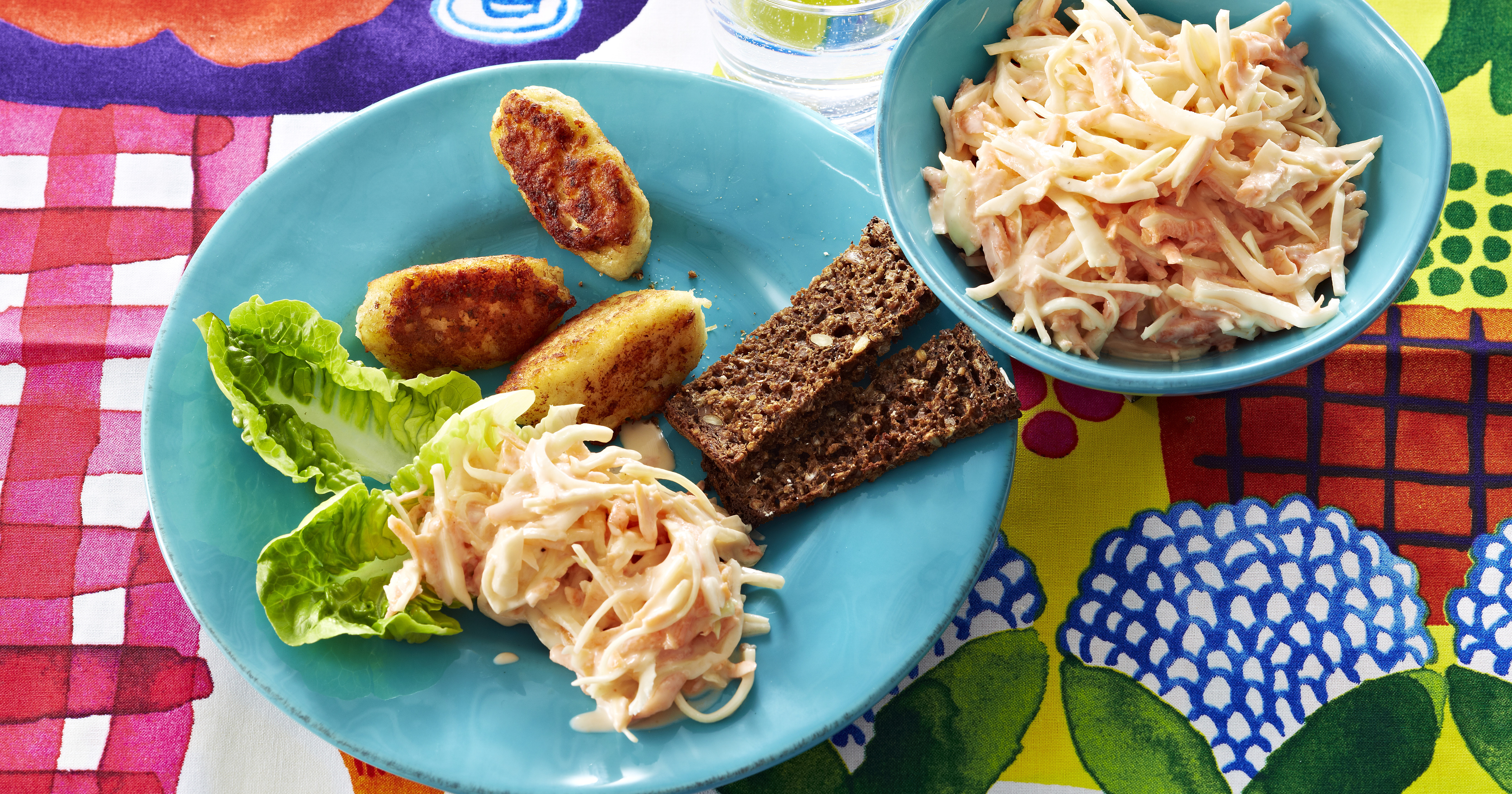Coleslaw og fiskefrikadeller