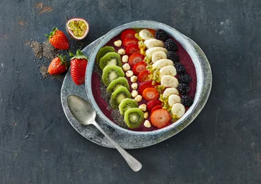 Smoothie bowl with oats