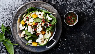 Zucchini med lime, mango och vitost