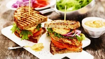 Kyllingesandwich med karrydressing