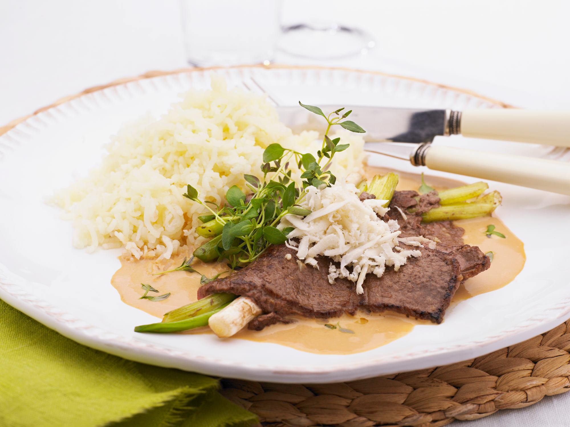 Lövbiff med pepparrotsås