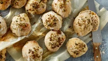 Broodjes met kefir en pompoenpitten
