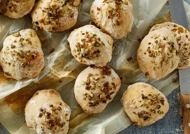 Broodjes met kefir en pompoenpitten