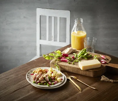 Cheddar and tuna platter