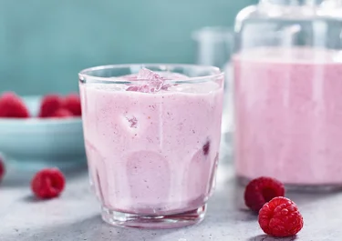 Dadelmjölk med vanilj och hallon