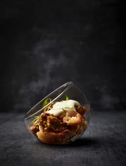 Gebakken appels met griesmeel, linzen en zure room