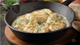 دجاج بالبقسماط مع صلصة الفطر
