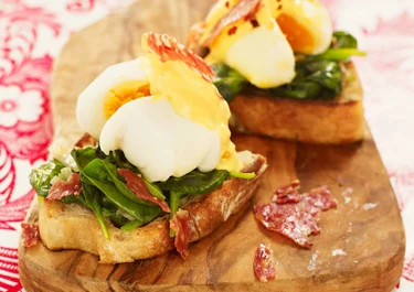 Bruschetta med spenat och salamichips
